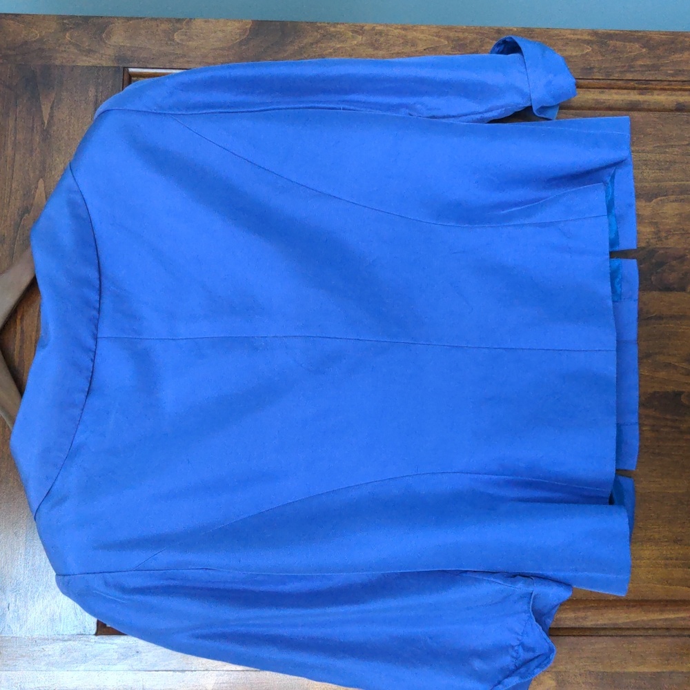 Papell  silk blouse, petite, size 8 , Lavender Blue dressy, fitted - Picture 3 of 11